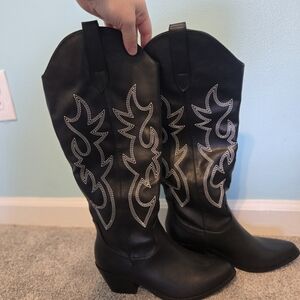 Black Western Embroidered Women's Boots